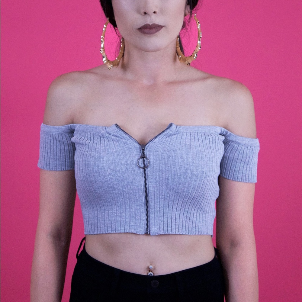 Sexy Off The Shoulder Zip up Knit Crop Top